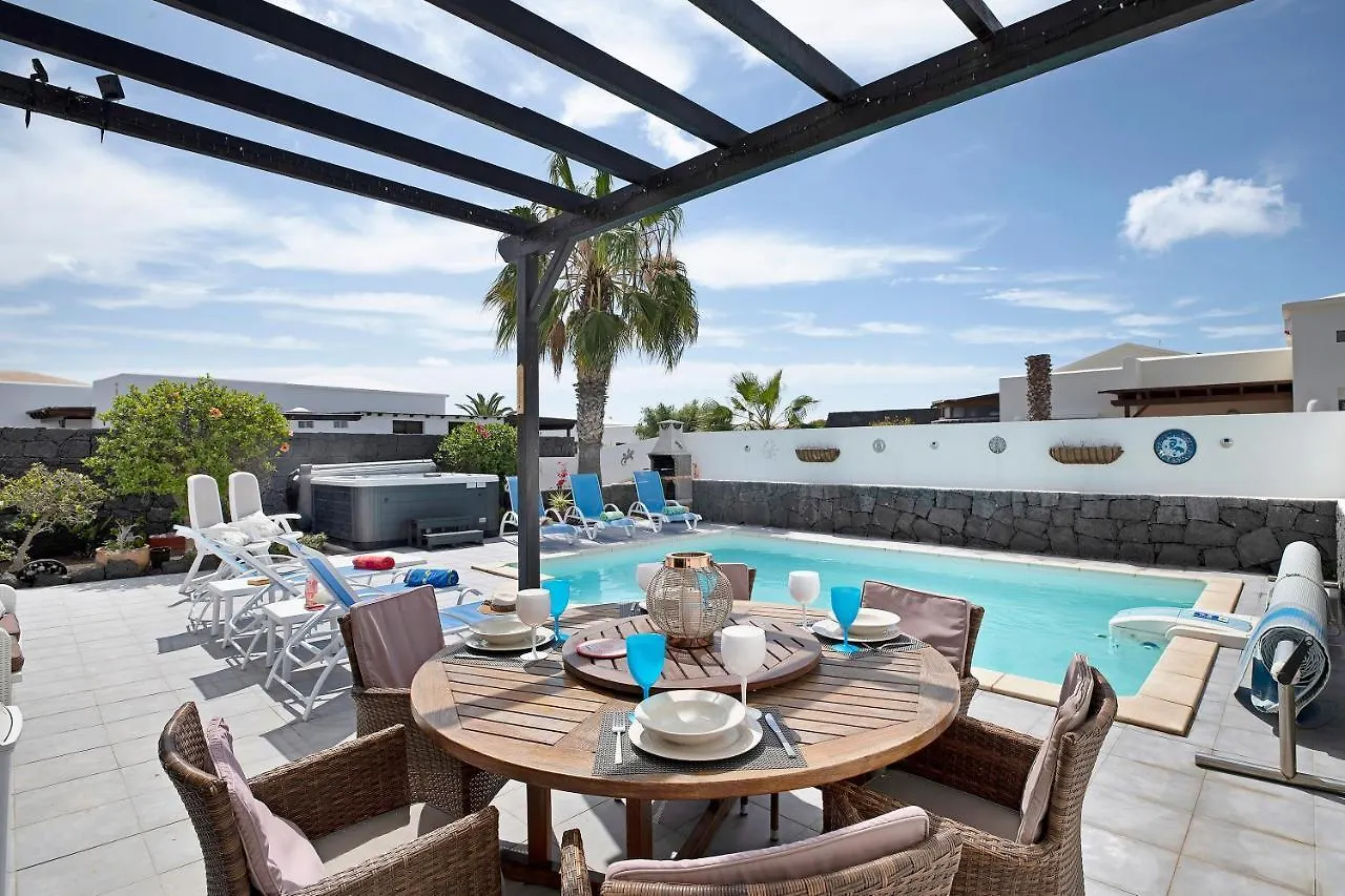 Villa Hibiscus Playa Blanca  Spain